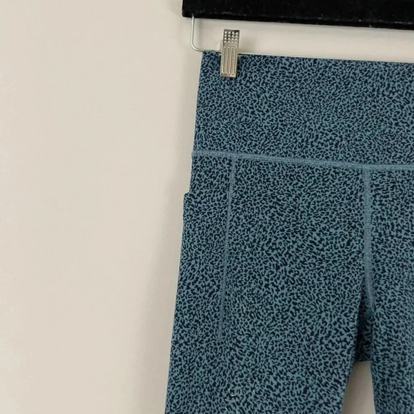 Athleta Salutation Stash II Textured 7/8 Tight Micro Cheetah Riviera Size Small - Picture 5 of 7